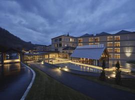 Lake Toya Tsuruga Resort HIKARINOUTA，位于洞爷湖的酒店