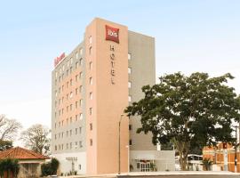 Ibis Sertaozinho，位于塞尔唐西尼奥的酒店