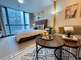 Angeliz Suites One Uptown Residence 1BR, Book Airport Shuttle, Fast Wifi, FREE Swimming, Across and walk to Uptown Shopping Mall BGC，位于马尼拉达义儿童公园附近的酒店