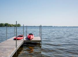 Wellers Landing - Prince Edward County Lakehouse，位于Carrying Place的别墅