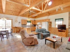Minnesota Cabin Rental 3 Mi to Pelican Lake!，位于Breezy Point的酒店