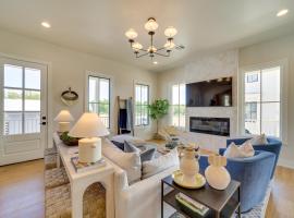 Charming Carlton Landing Home Walk to Lake!，位于Canadian Fork的酒店