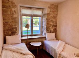 Kohtu Apartment Cozy，位于库雷萨雷的低价酒店