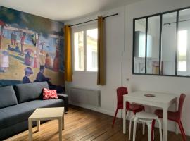 Studio perfect for 2 adults and 1 kid, and up to 2 kids - Jourdain 20e, 25mn to Louvre via line M11，位于巴黎茹尔丹地铁站附近的酒店
