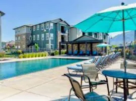 Resort Like Amenities King bd 2 Qn bds Fast WiFi Slps7