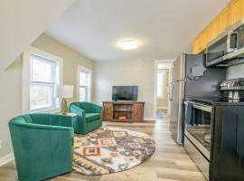 2 beds, trailer parking, direct snow & ATV trail access，位于戈勒姆的酒店