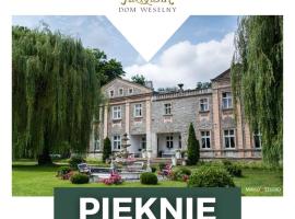 Agroturystyka Hotel Noclegi Pałac Camping，位于瓦乌奇的酒店