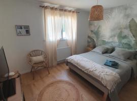 Chambre 15 m2 avec sdb privative，位于Changé的酒店