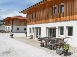 4Luxuriöses Ferienhaus in traumhafter Landschaft，位于德布里阿赫的酒店