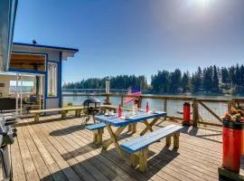 Gorgeous Allyn Getaway - No-Bank Waterfront!