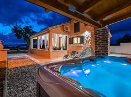 Holiday home Figurica，位于诺维格勒达尔马提亚的酒店