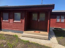 WOMOCAMP Holzhütte 2 with shared WC，位于拉脱维亚的酒店