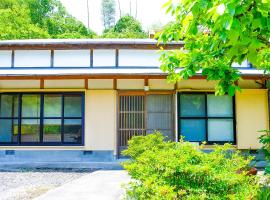 四万十川まで歩いて行ける 一棟まるっと貸し切りの宿 gu，位于四万十市Fuba Hachiman-gu Shrine附近的酒店