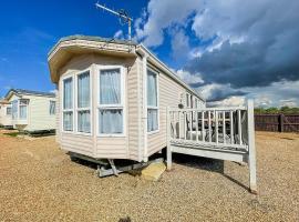 6 Berth Caravan Nearby Hunstanton Beach Front In Norfolk Ref 13019l，位于亨斯坦顿的酒店