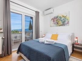 My Way room, parking, sea view, terrace，位于里耶卡的酒店