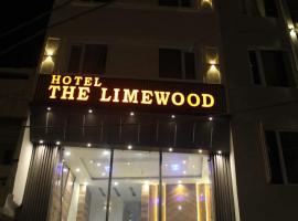Hotel The Limewood，位于阿姆利则的带按摩浴缸的酒店
