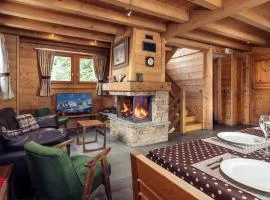 Chalet Chaleureux à Méribel : Cheminée, Jacuzzi, Proche Commerces, 4 Chambres en Suite - FR-1-688-18