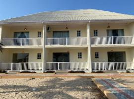 Wavecrest Hotel and beach，位于Lekki的酒店