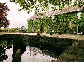 The Farm House at Fitz of Inch，位于斯特拉德巴利的住宿加早餐旅馆