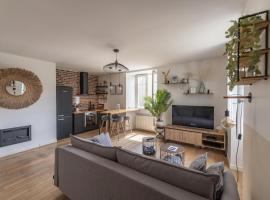 Appartement T2 - Vue imprenable sur la cathédrale，位于坎佩尔的自助式住宿