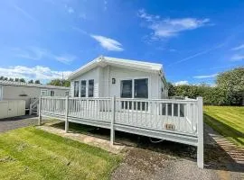 Luxury Lodge With Decking In Hunstanton At Manor Park Ref 23144k