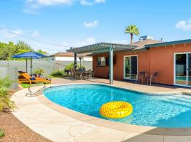 Old Town Scottsdale Heated Pool Close to Everything，位于斯科茨的度假屋