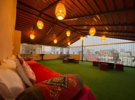 Art House- Air conditioned luxury service Apartments，位于班加罗尔Lumbini Gardens附近的酒店