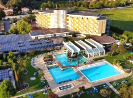 Hotel Terme Leonardo，位于阿巴诺泰尔梅的高尔夫酒店
