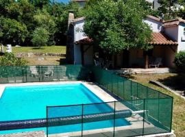 Maison avec piscine au cœur des Gorges de l'Ardèche，位于巴拉聚克的酒店