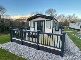 3 bed luxury lodge at Hoburne Devon Bay，位于古德瑞同的豪华帐篷营地