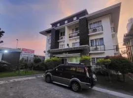 2 to 8 Staycation Tagaytay Albizia, free parking, cooking, pet friendly, wifi, netflix, nearby La Mariposa