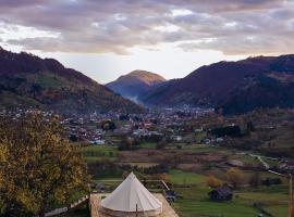 Rucăr Glamping Village，位于鲁克尔的酒店