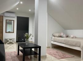 Apartma Azurre，位于波斯托伊纳的酒店