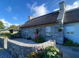 Oranuisce Thatch Cottage Ballyvaughan，位于巴利瓦根的酒店