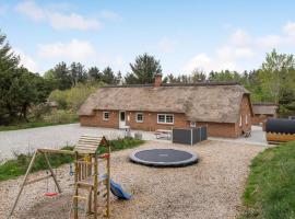 Lovely Home In Ulfborg With Sauna，位于乌尔夫堡的酒店