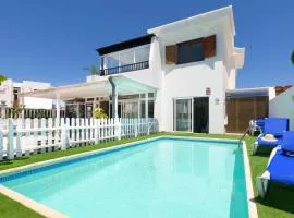 Villa Siroi, Puerto Del Carmen, heated pool, 10mn from the sea