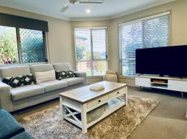 Sandstone Point Holiday Home，位于Sandstone Point的酒店