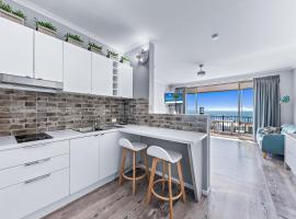 Ocean View 16A Studio Pool & Spa Wi-Fi，位于埃尔利海滩的带按摩浴缸的酒店