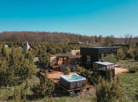 Juniper Minivilla Jacuzzi & Sauna，位于S&ouml;derby的别墅