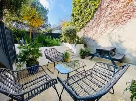 "The Garden Apartment Newquay" by Greenstay Serviced Accommodation - Beautiful 2 Bed Apartment With Parking & Outside Terrace, Close To Beaches, Shops & Restaurants -Perfect For Families, Couples, Small Groups & Business Travellers