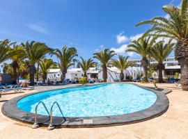 Home2Book Design House Bastian Beach Costa Teguise，位于科斯塔特吉塞的酒店