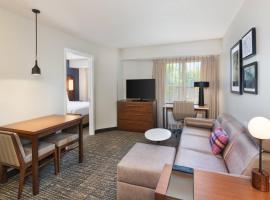 州立学院居留酒店，位于州学院的酒店