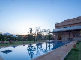 Lux Villa, Pool And Mountains View，位于乌鲁卡的酒店