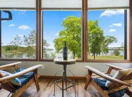 Red Bud Cove Lakefront Farm House on Table Rock Lake