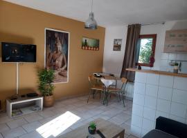 Jolie petite maison idéalement située，位于阿尔勒的酒店