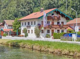 Hotel Garni Alte Säge Ruhpolding inkl Chiemgaukarte，位于鲁波尔丁的酒店