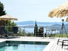 Splendid villa with swimming pool & sea view