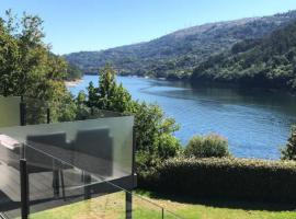 Apartamento Javali - Casas Barca do Rio by Gerês Casas，位于吉尔斯的酒店