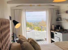 30 PCT OFF! Malibu Charming Suite, Ocean View, King Bed，位于马里布的酒店