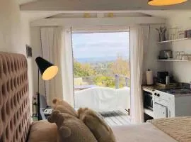30 PCT OFF! Malibu Charming Suite, Ocean View, King Bed